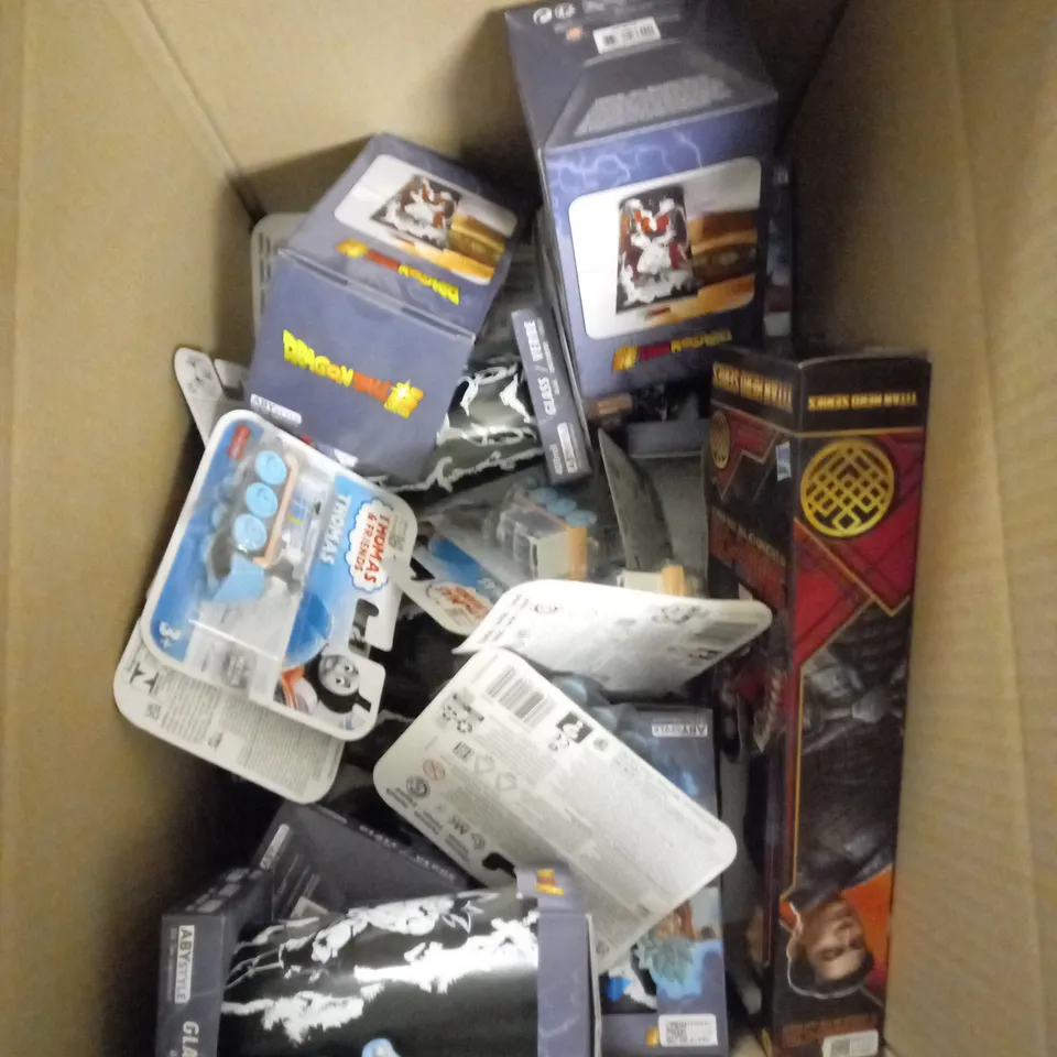 BOX OF APPROXIMATELY 15 ASSORTED ITEMS TO INCLUDE SHANG-CHI WENWU ACTION FIGURE, DRAGONBALL Z GLASS, THOMAS & FRIENDS THOMAS FIGURE ETC