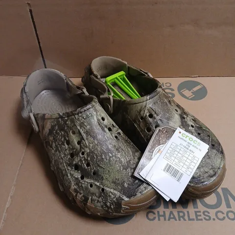 PAIR OF CROCS REALTREE APX ECHO CAMOUFLAGE CLOGS – 10