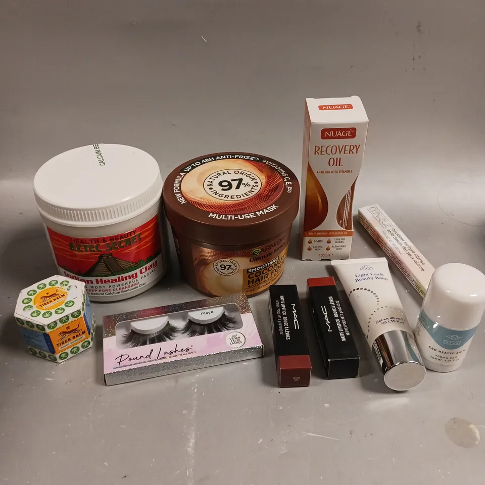 APPROXIMATELY 20 ASSORTED HEALTH & BEAUTY PRODUCTS TO INCLUDE MAC MATTE LIPSTICK, GARNIER HAIR MASK, NUAGE RECOVERY OIL ETC
