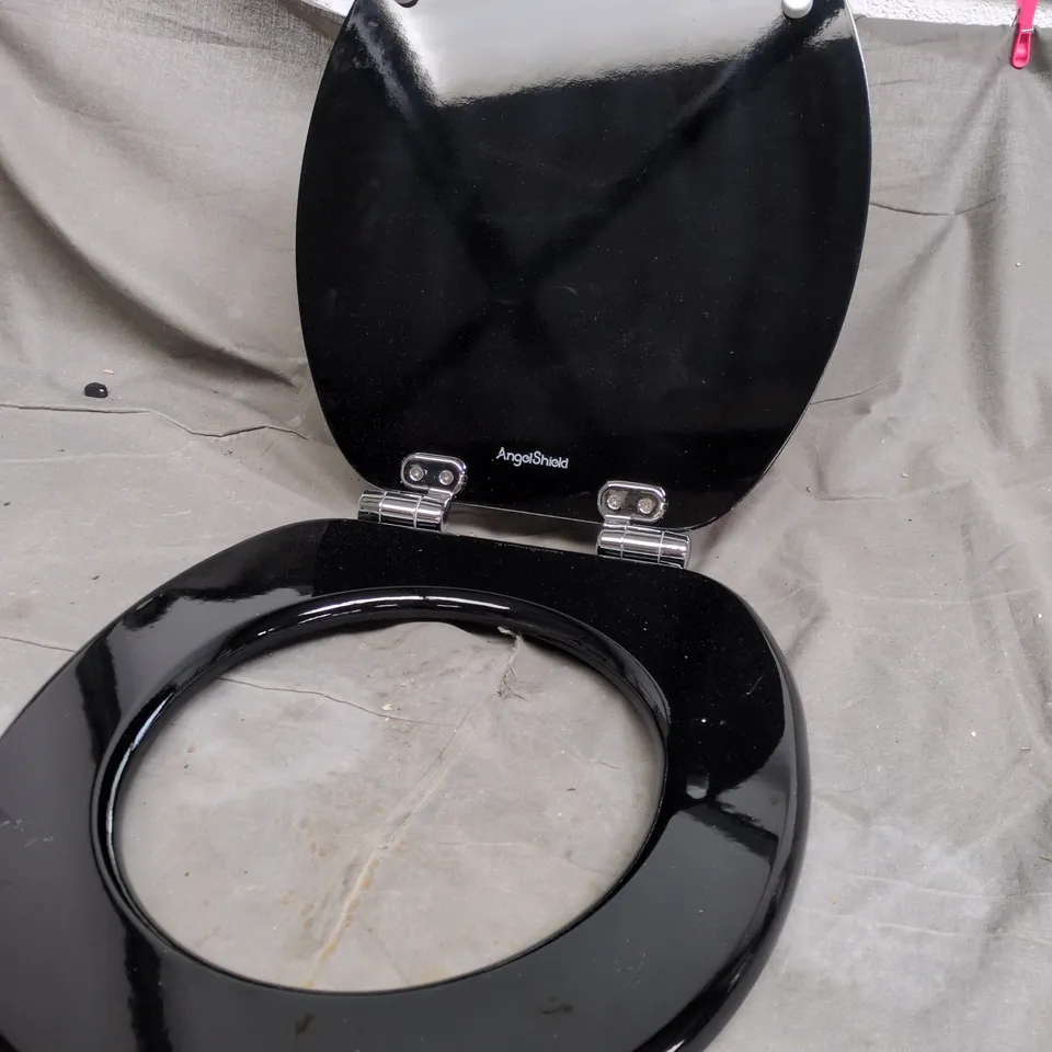 ANGEL SHIELD TOILET SEAT IN BLACK