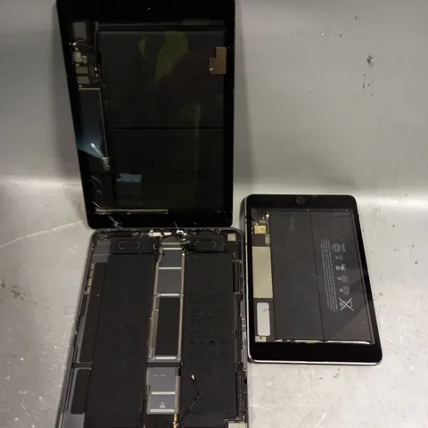 APPROXIMATELY 25 DAMAGED IPAD UNITS IN VARIOUS MODELS