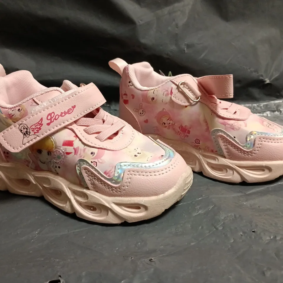 BOXED PAIR OF UNBRANDED CHILDRENS SHOES IN PINK SIZE EU 25