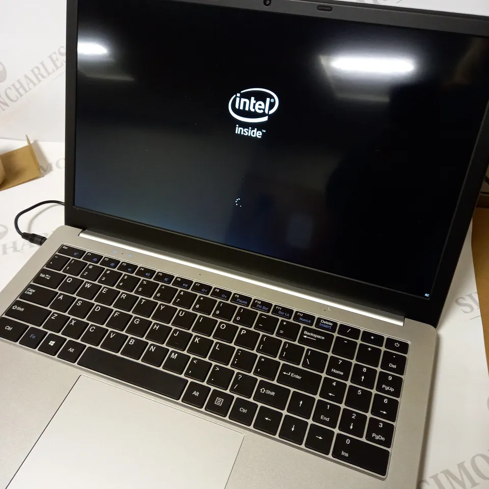 UNBRANDED LAPTOP APPROX. 15" SCREEN SILVER 
