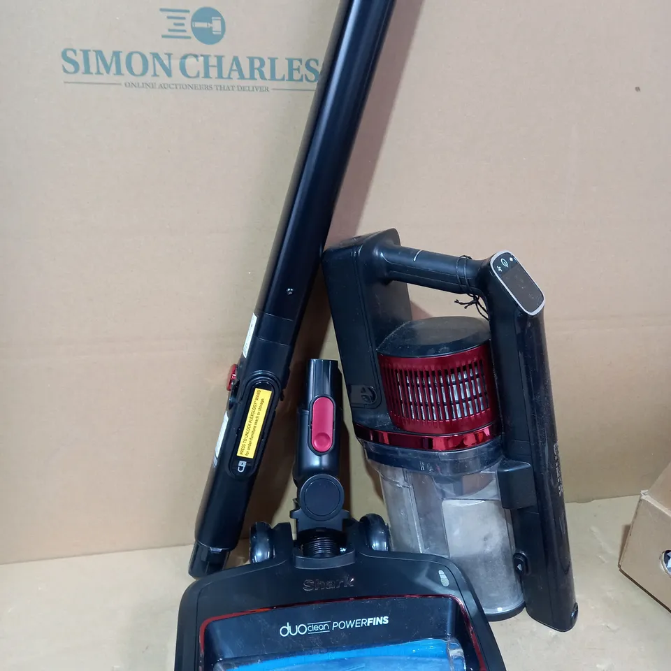 SHARK CORDLESS DUO CLEAN POWERFINS VACUUM