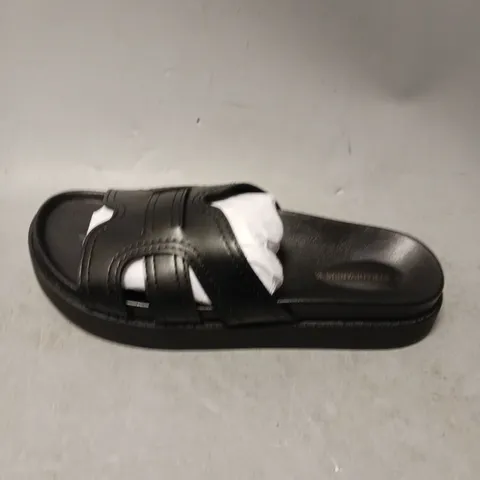 PAIR OF STRADIVARIUS LEATHER SLIDERS, BLACK - UK SIZE 6