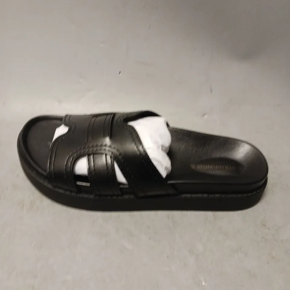 PAIR OF STRADIVARIUS LEATHER SLIDERS, BLACK - UK SIZE 6