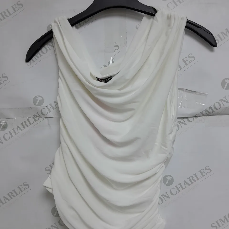 LIDIA WHITE SUPER SOFT OF THE SHOULDER TOP SIZE 10 