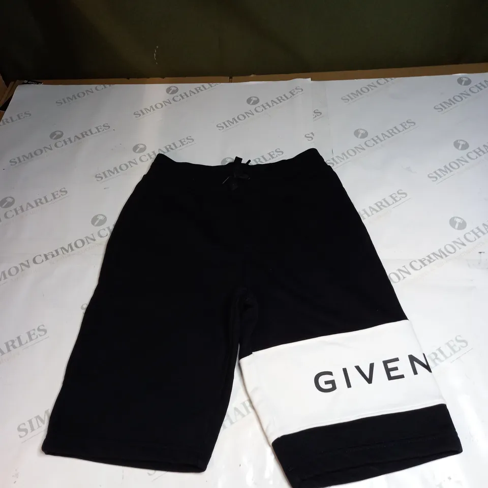 GIVENCHY CASUAL SHORTS SIZE 12