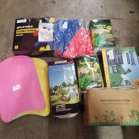 PALLET CONTAINING ASSORTED GARDEN HOSES, POOL FLOATS & INFLATABLES 