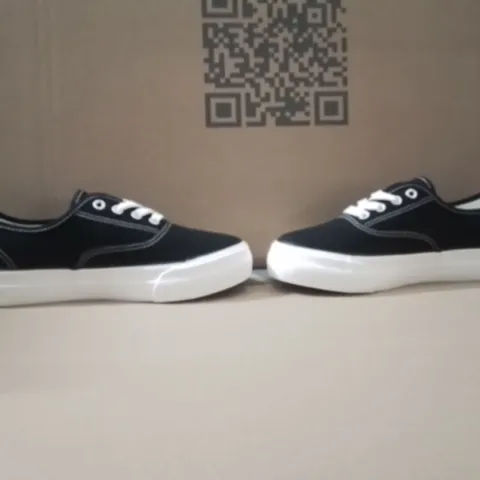 BOX CONTAINING APPROXIMATELY 8 PAIRS BRAND NEW SIMPLY BE GRACIE WIDE FIT TRAINERS SIZE 5