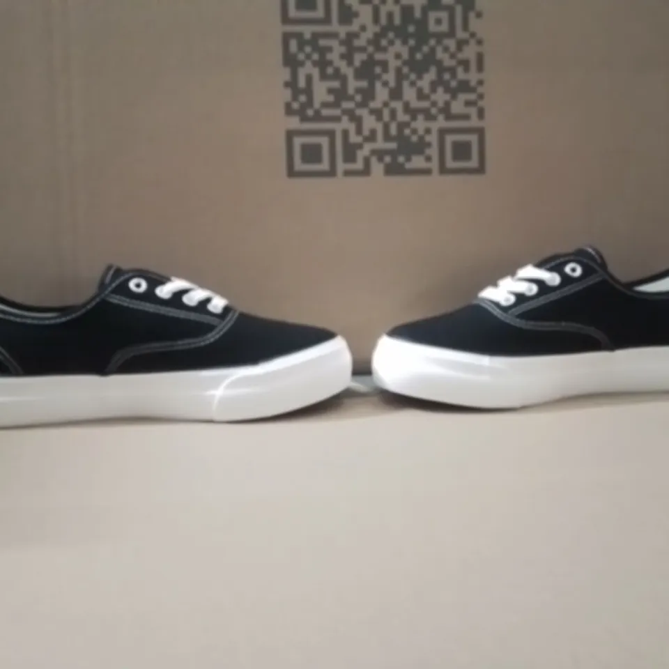 BOX CONTAINING APPROXIMATELY 8 PAIRS BRAND NEW SIMPLY BE GRACIE WIDE FIT TRAINERS SIZE 5