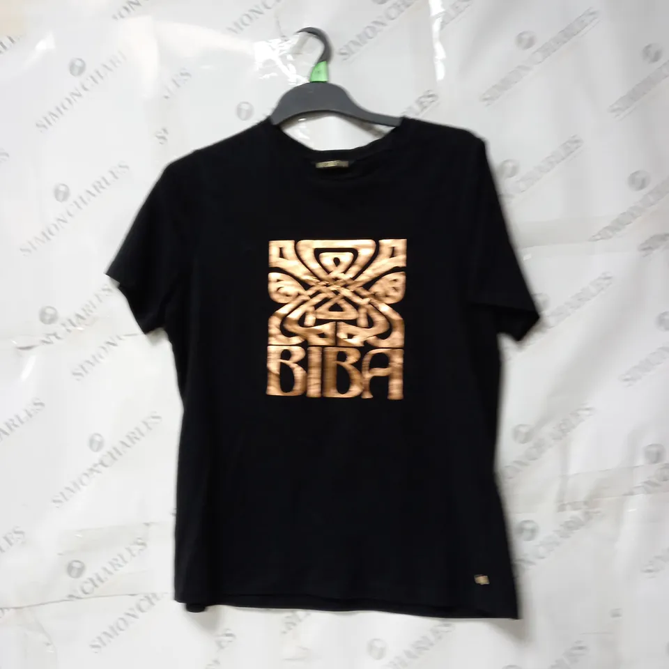 BOX OF ASSORTED CLOTHES APPROXIMATELY 13 TO INCLUDE JEANS, JUMPERS, T-SHIRTS ETC 