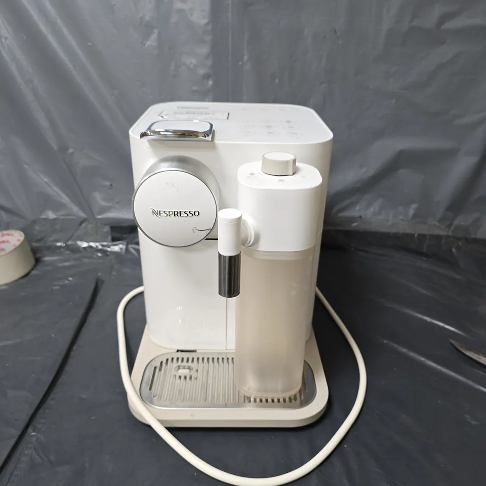 NESPRESSO GRAN LATTISSIMA BY DE'LONGHI EN640.W RRP £41.99
