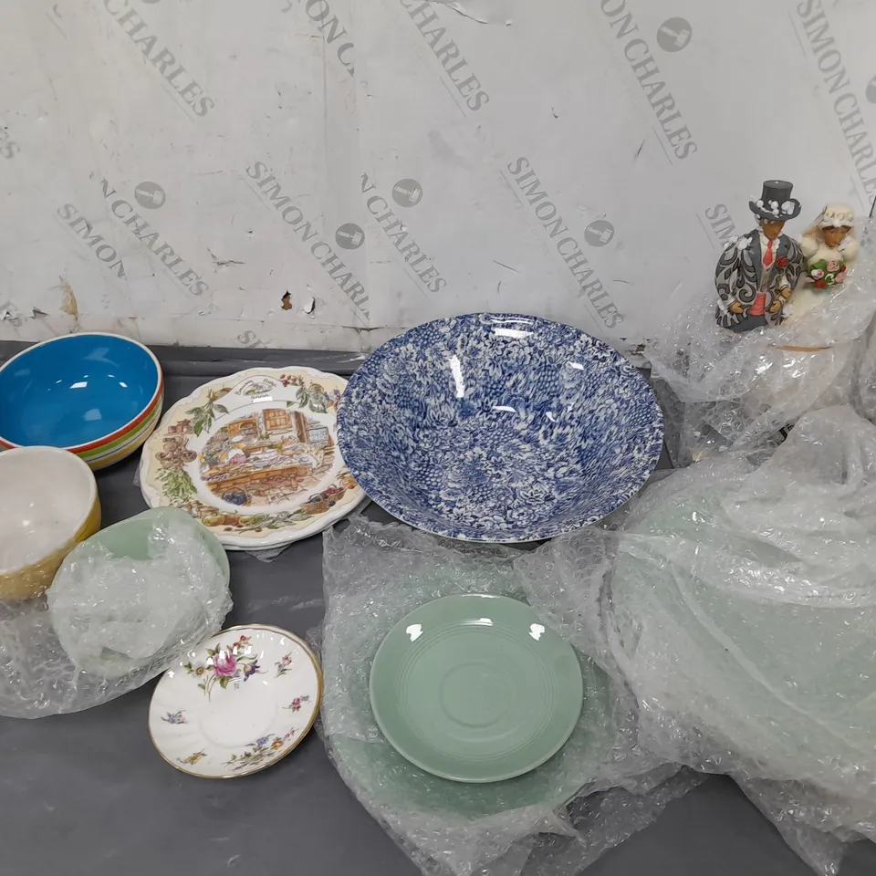 TOTE OF APPROX 10 HOUSEHOLD ITEMS TOO INCLUDE PLATES, BOWLS, AND TEACUP HOLDERS ETC. 