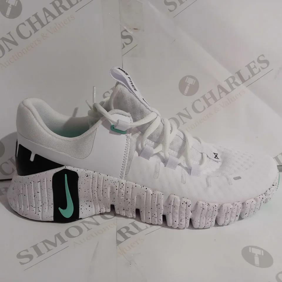NIKE FREE METCON IN WHITE - UK 8