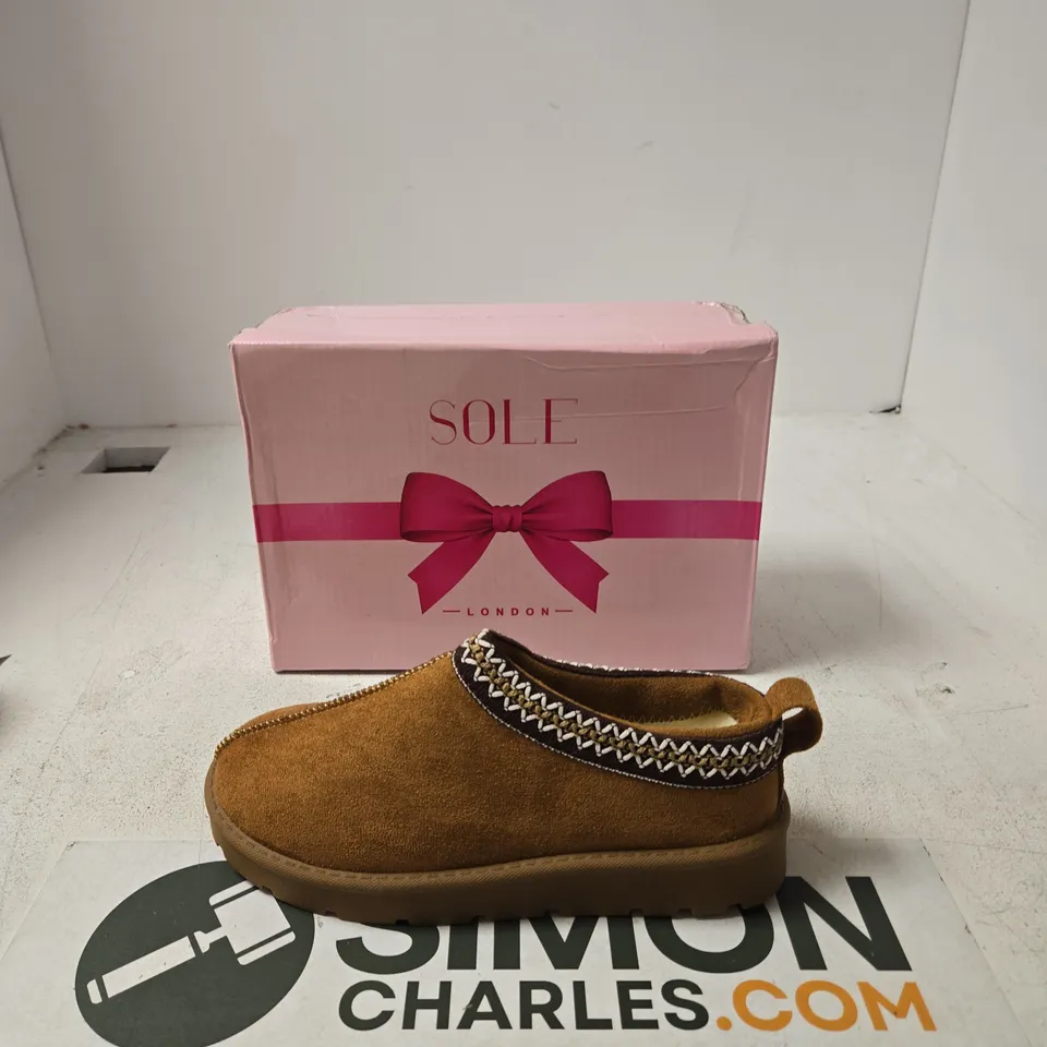 SOLE LONDON BROWN SUEDE MOCCASIN-STYLE SHOE – WOMEN'S, BOXED UK 5