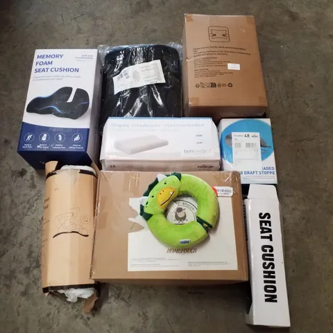 PALLET CONTAINING ASSORTED PILLOWS & CUSHIONS