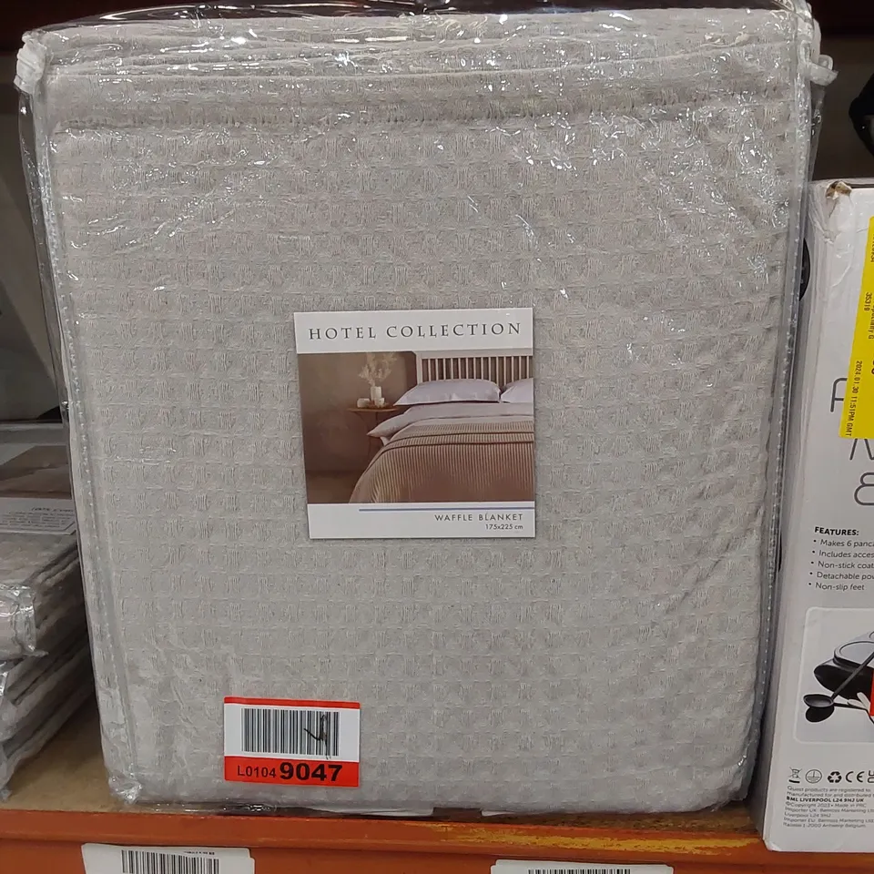 BAGGED HOTEL WAFFLE BEDSPREAD// SIZE: 175 X 225cm