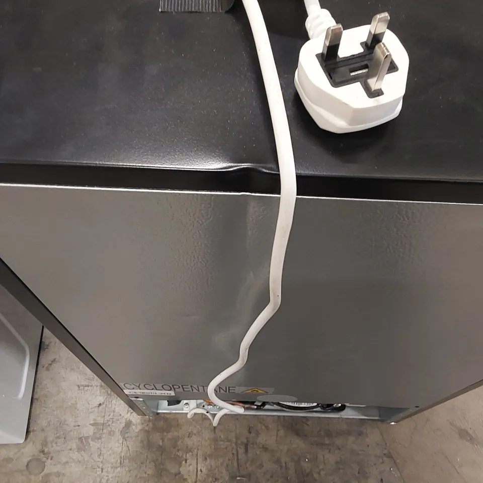 COMFEE' RCZ96BG1(E) UNDER COUNTER BEER & DRINKS FRIDGE - 93L CAPACITY, HOLDS UP TO 115 CANS, PREMIUM TEMPERATURE PERFORMANCE (2℃ TO 15℃), FULL LENGTH LOW-E GLASS & LED LIGHTS, LOW NOISE