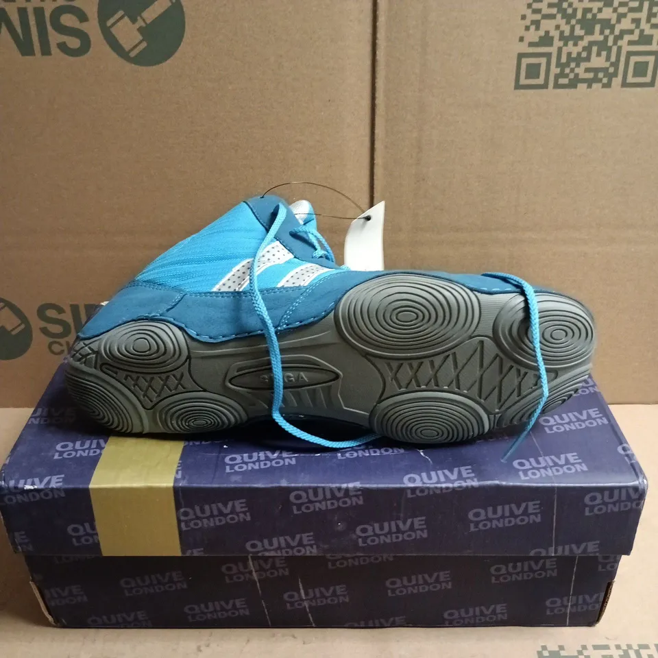 BOXED PAIR OF SEGA QUIVE RING WRESTLING/BOXING SHOES IN BLUE - 9