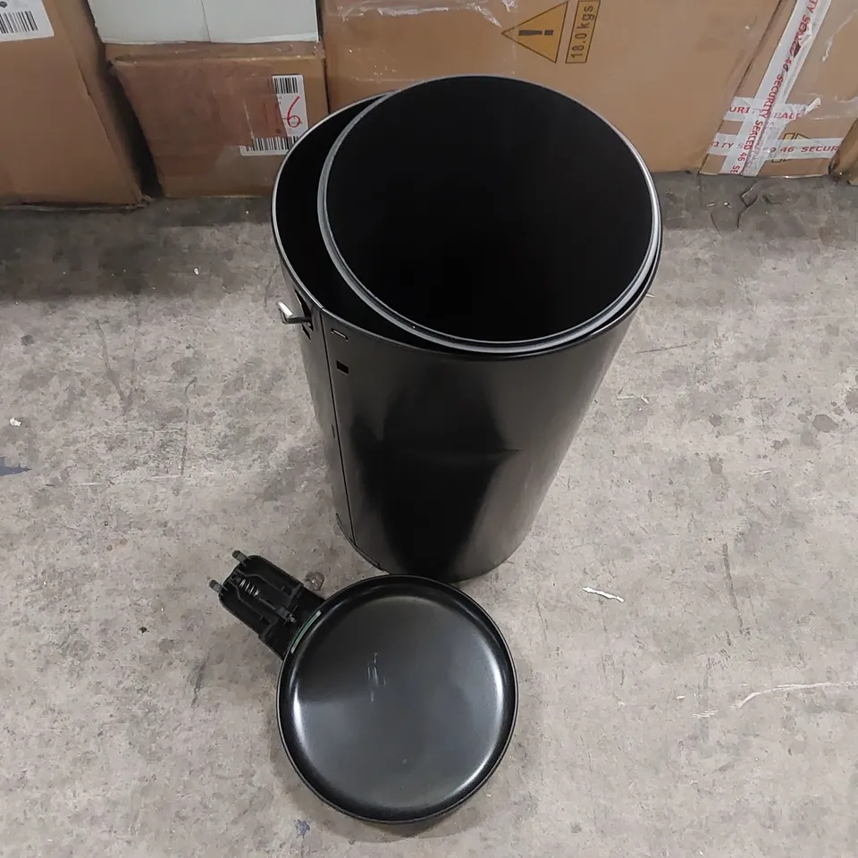 BAGGED BRABANTIA NEWICON 30-LITRE PEDAL BIN IN BLACK - PARTS ONLY