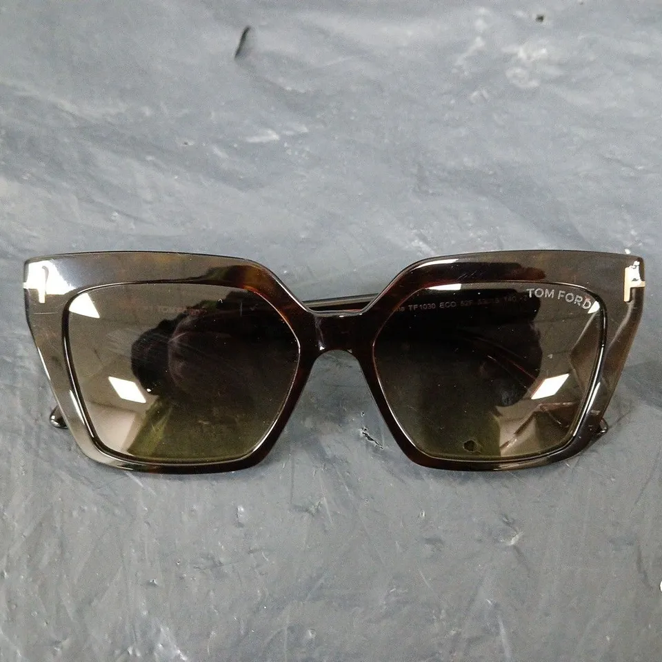 BOXED PAIR OF TOM FORD SUNGLASSES