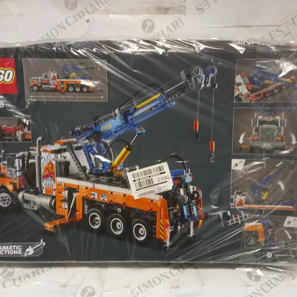 LEGO TECHNIC HEAVY-DUTY TOW TRUCK SET RRP £149.99