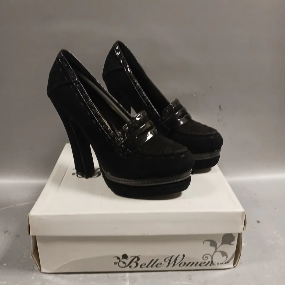 BOXED PAIR OF BELLE WOMENS HIGH HEEL SLIP ON SHOES IN BLACK - SIZE 4