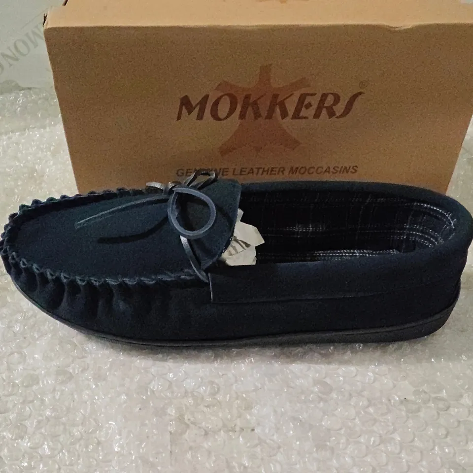 BOXED MONKERS MOCCASIN SLIPPER IN NAVY, UK 10 (MS461CX)