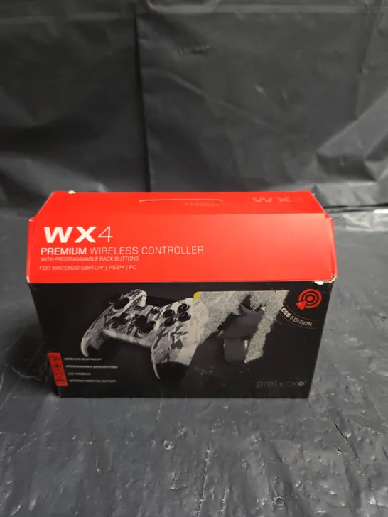 Lot 2446: GIOTECK WX4 PREMIUM WIRELESS CONTROLLER – CAMOUFLAGE ...
