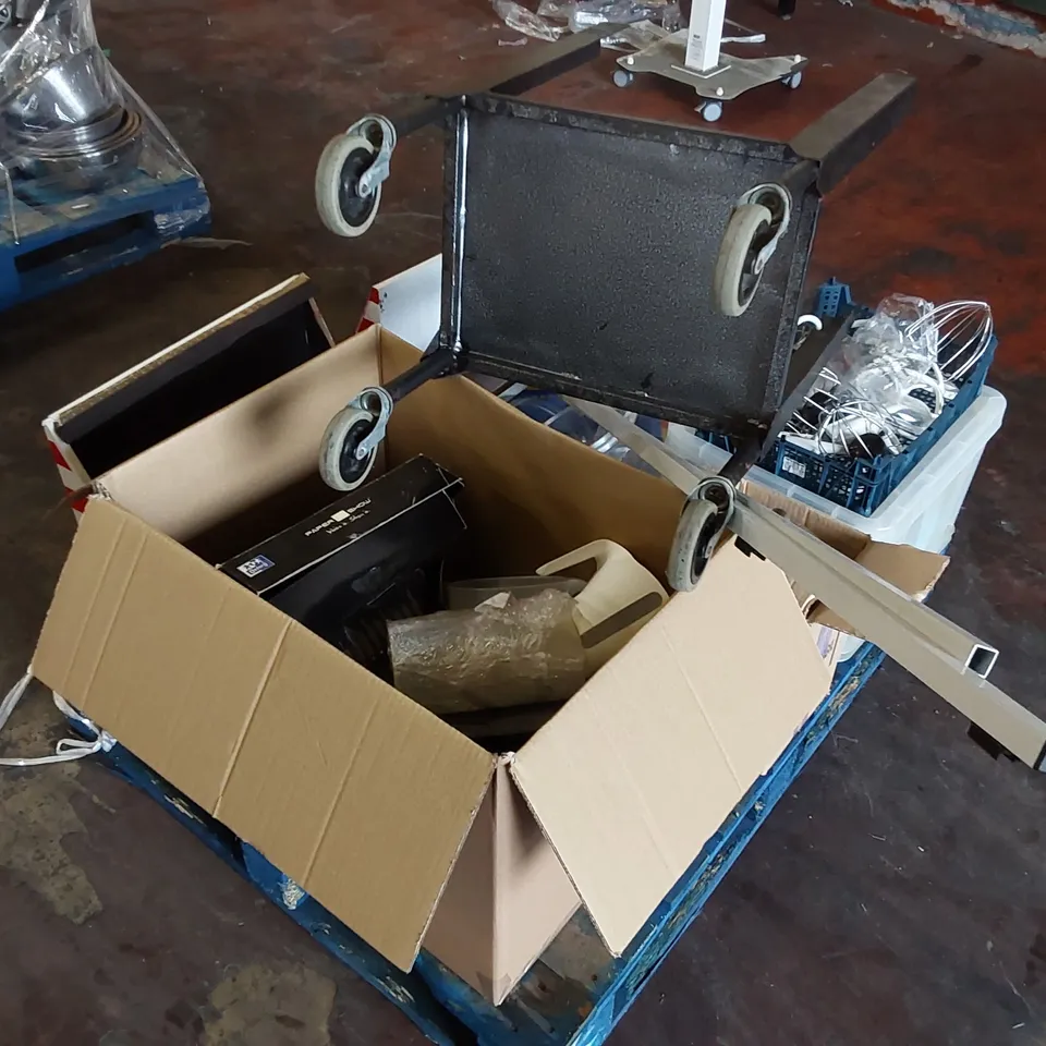 PALLET OF ASSORTED CATERING AND CONSUMER PRODUCTS 