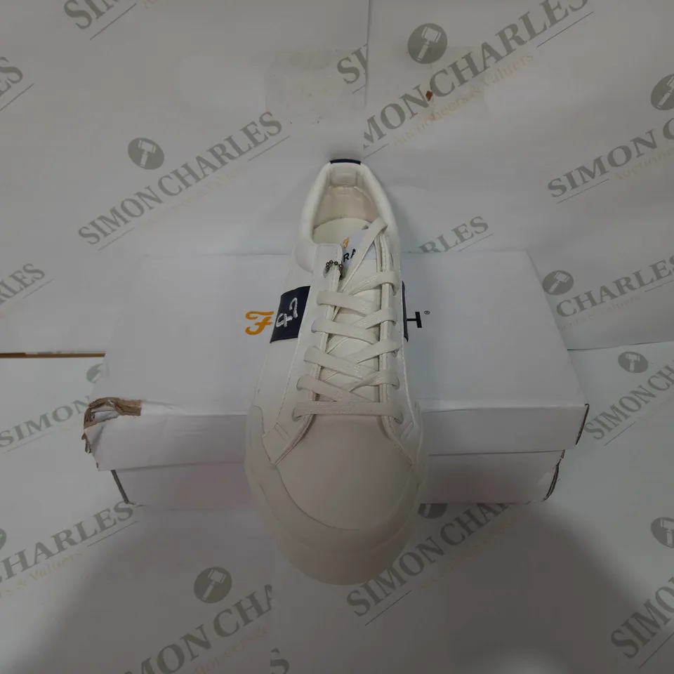 FARAH DALLAS VULC IN WHITE & NAVY - UK 9 