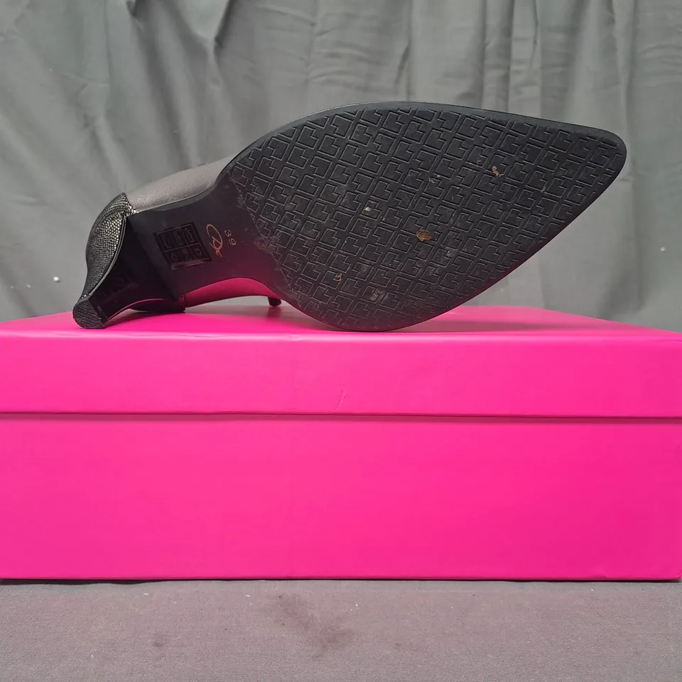 BOXED PAIR OF DANNII MINOGUE UPTOWN SUEDE HEELED BOOTS IN PEWTER UK SIZE 6