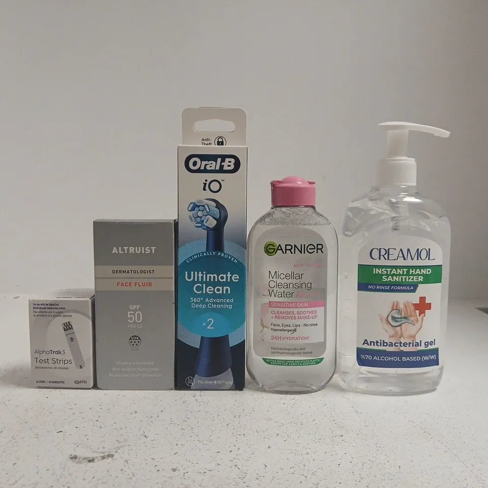 APPROXIMATELY 15 ASSORTED COSMETIC ITEMS INCLUDING VARIOUS MAKES AND BRANDS - COLLECTION ONLY