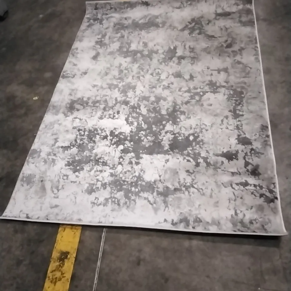 MACHINE WASHABLE LIVING ROOM AND BEDROOM RUG APPROXIMATELY 120X170CM