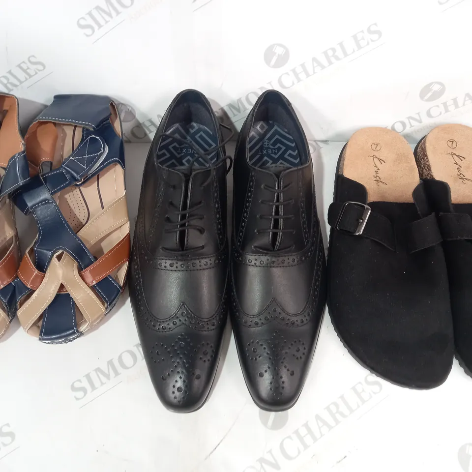 BOX OF APPROXIMATELY 10 ASSORTED PAIRS OF SHOES IN VARIOUS STYLES AND SIZES TO INCLUDE KRUSH, NEXT, ETC