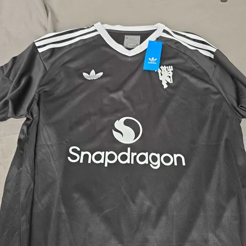 MANCHESTER UNITED BLACK JERSEY - 2XL