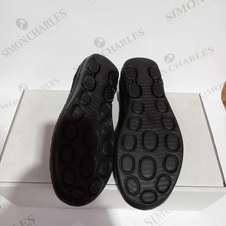 SKECHERS ON THE GO BLISS ELATION KNIT UPPER SHOE - SIZE 4