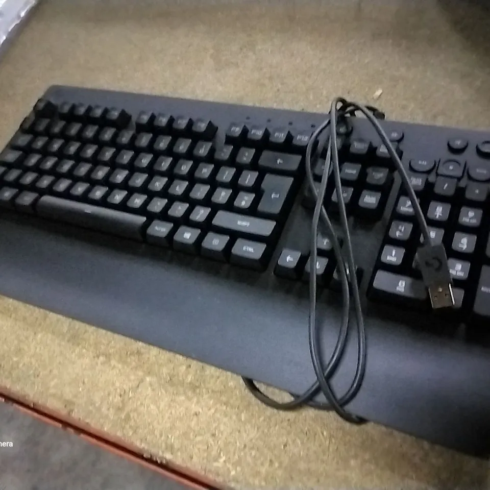 LOGITECH BLACK KEYBOARD 