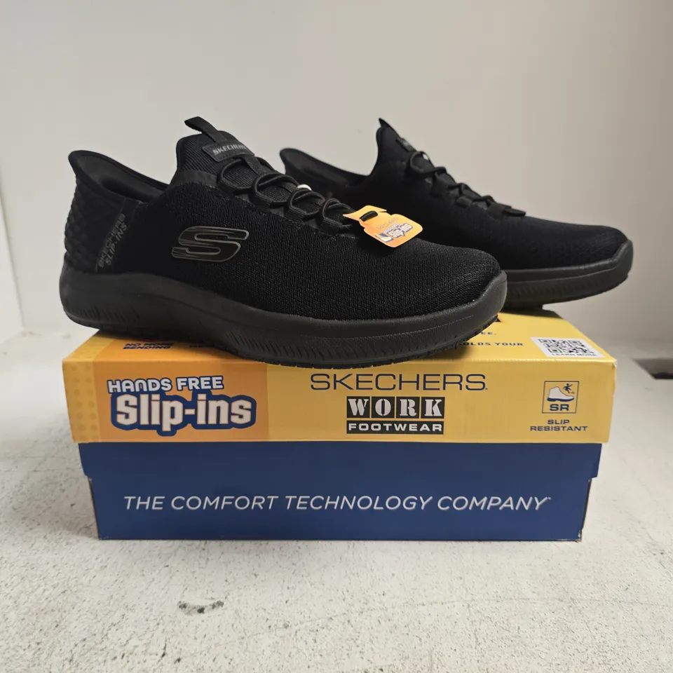 BOXED PAIR OF SKECHERS SLIP-INS TRAINERS IN BLACK SIZE UK 7