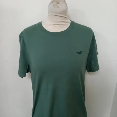 HOLLISTER CASUAL LOGO T-SHIRT IN GREEN SIZE M