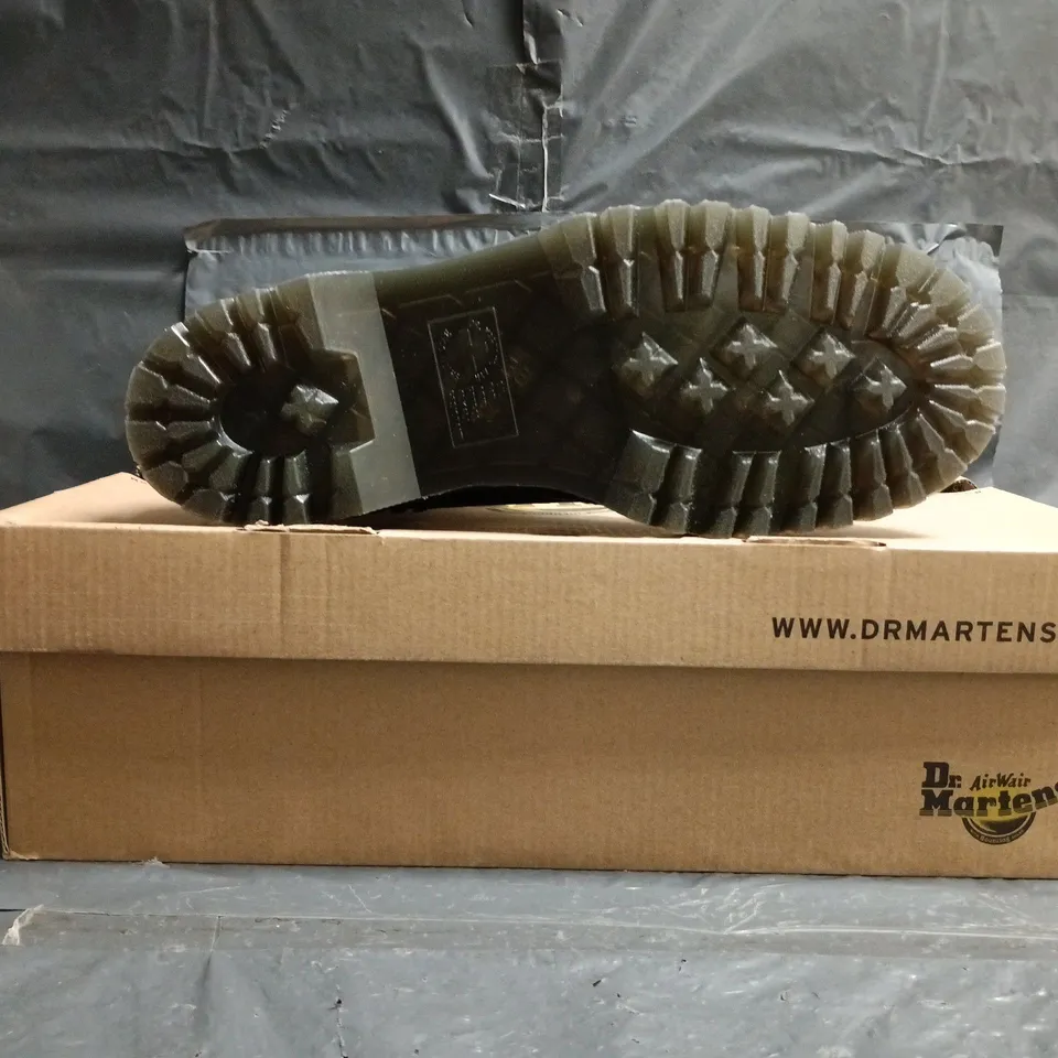 BOXED PAIR OF DR MARTENS JADON ANKLE BOOTS IN BLACK SIZE UK 9.5
