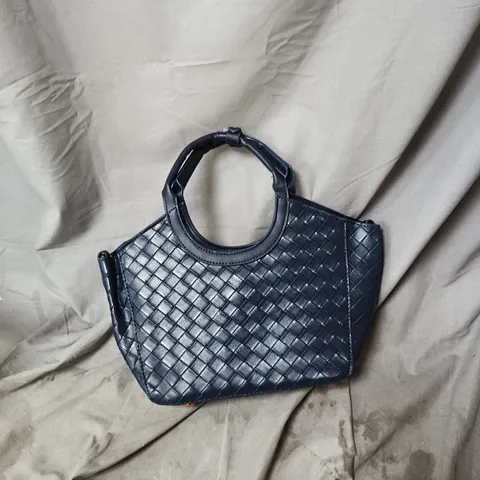 BOX OF APPROXIMATELY 15 X NAVY BLUE WOVEN HANDBAG