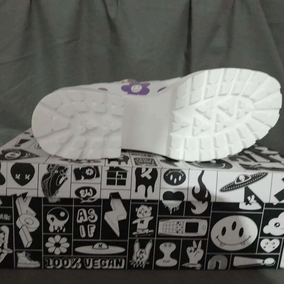 BOXED PAIR OF KOI TIRA MARY JANES 'MINOR MIRACLE EDITION' WHITE PURPLE FLOWERS SIZE 6