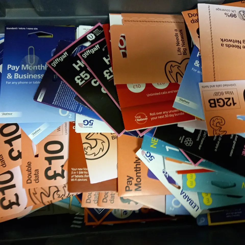 LOT OF APPROXIMATELY 30 ASSORTED SIM CARDS