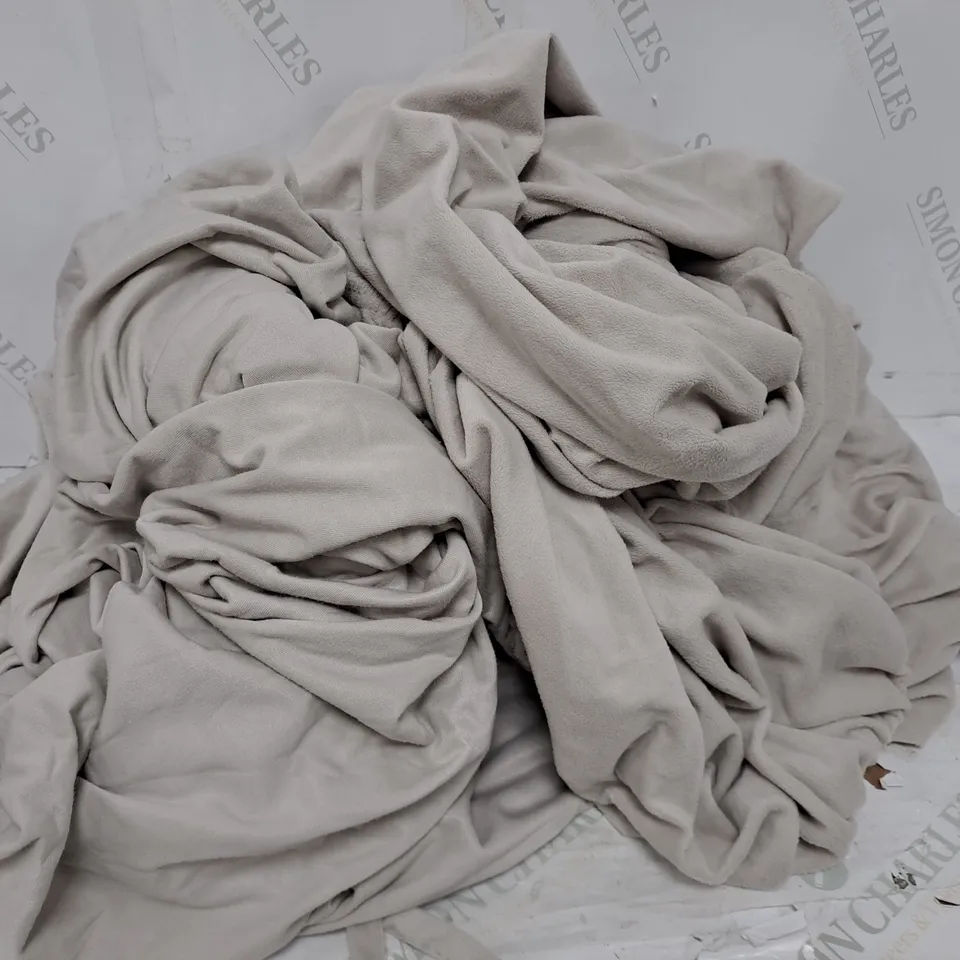 BOXED COZEE HOME FITTED SHEETS AND PILLOWCASES COLLECTION IN LIGHT GREY - SINGLE SIZE 