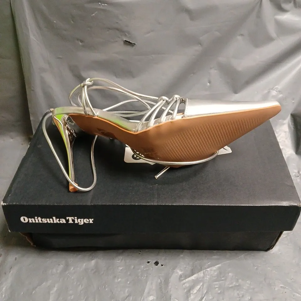BOXED PAIR OF ONITSUKA TIGER MEXICO 66 HIGH HEEL SHOES - 6