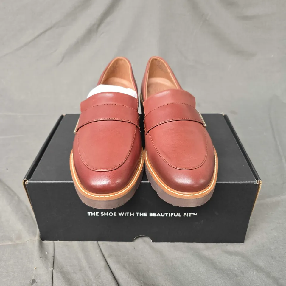 BOXED PAIR NATURALIZER SLIP ON SHOES IN CAPPUCCINO - 6 