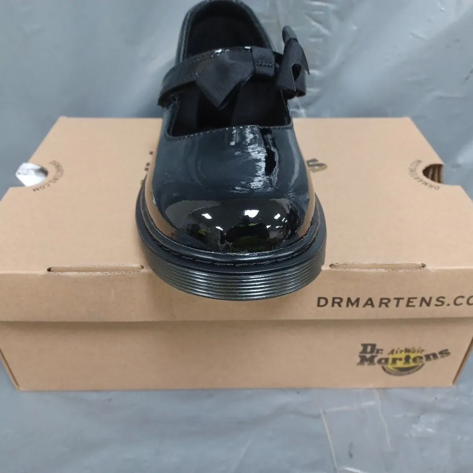 BOXED PAIR OF DR MARTENS MACCY II Y SHOES IN GLOSSY BLACK SIZE UK 5