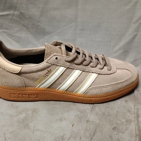 ADIDAS HANDBALL SPEZIAL BROWN/WHITE SUEDE TRAINERS – UK 4.5